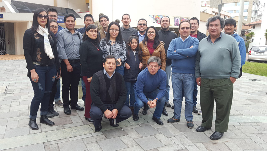 Profesores de la carrera de Ingeniería Ambiental al finalizar el curso, campus EL Girón