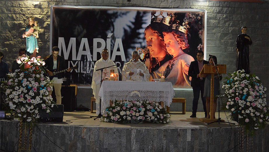 Padre Luciano Bellini presidió la misa en honor DE María Auxiliadora