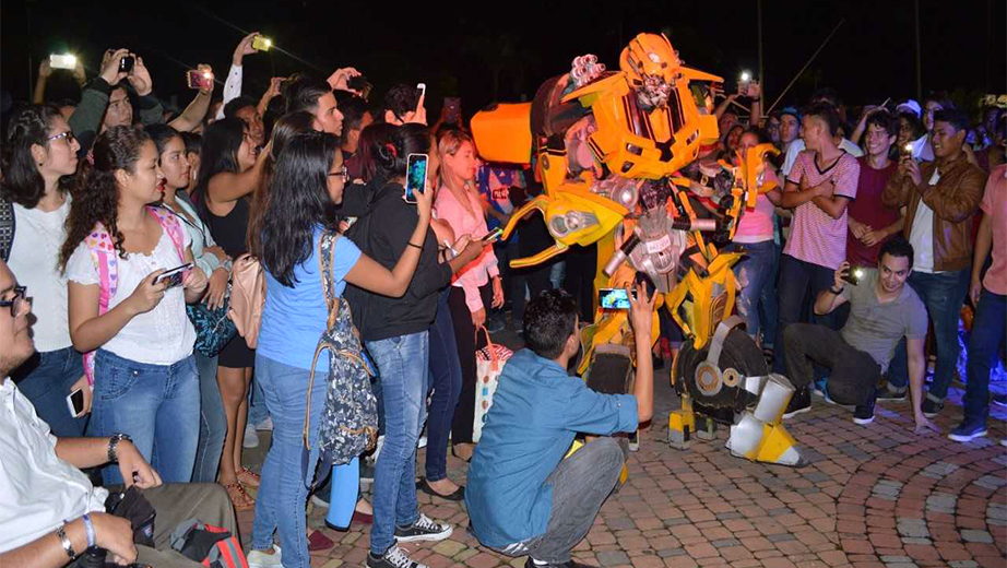 Show artístico para los estudiantes de la UPS