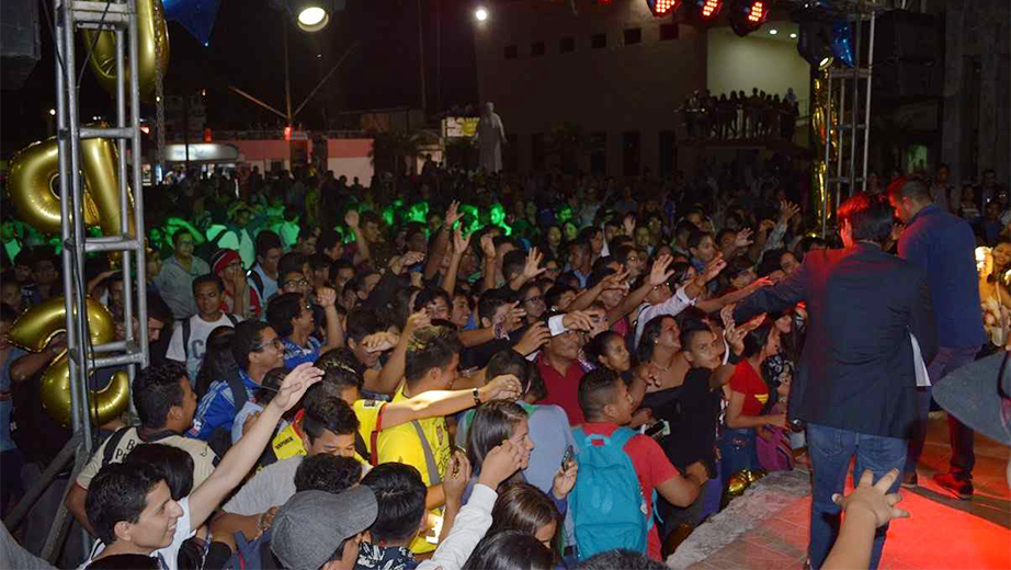 Estudiantes de la UPS que fueron parte del evento