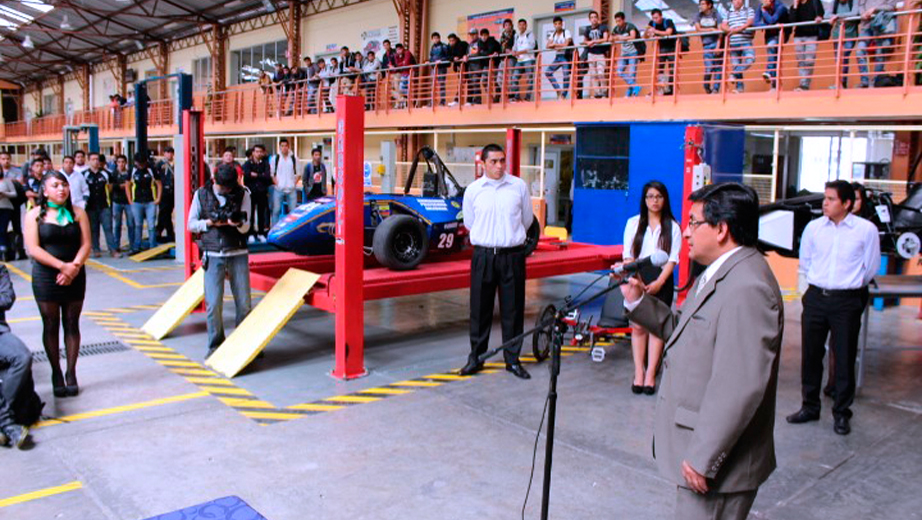 Intervención del Vicerrector de la Sede Cuenca, César Vásquez, en el momento de la inauguración del laboratorio