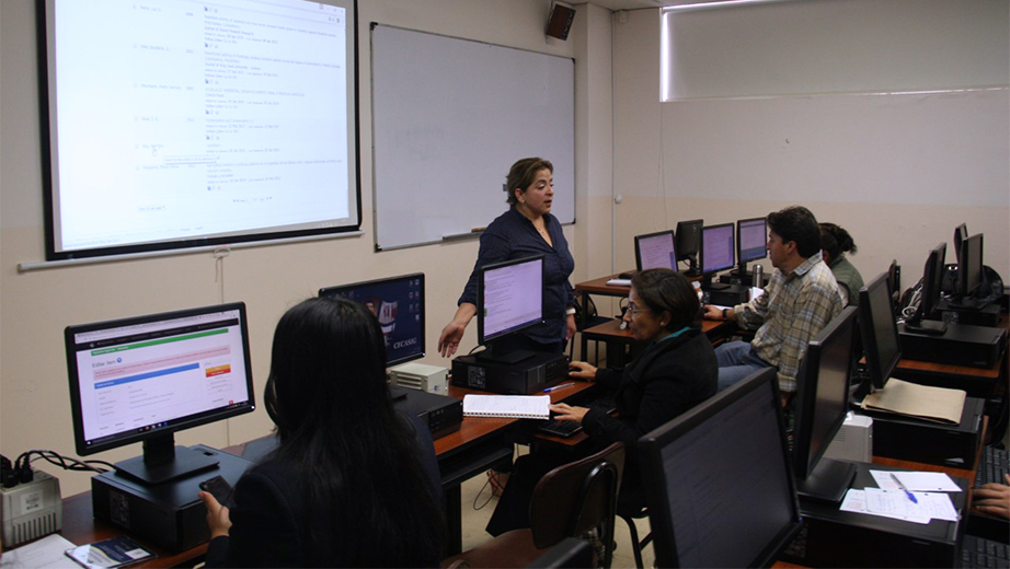 Docentes que asisten al curso de formación continua