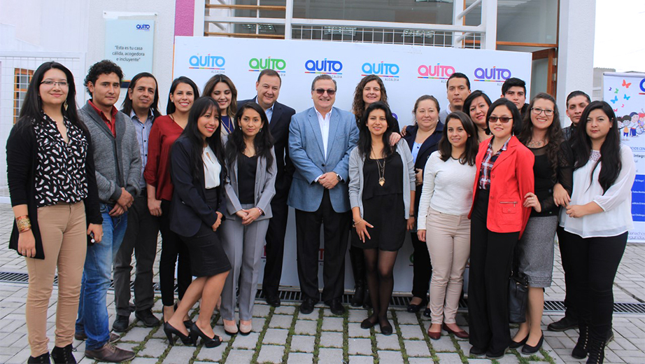 José Juncosa y Juan Zapata con los docentes y estudiantes de la carrera de Psicología de la sede Quito