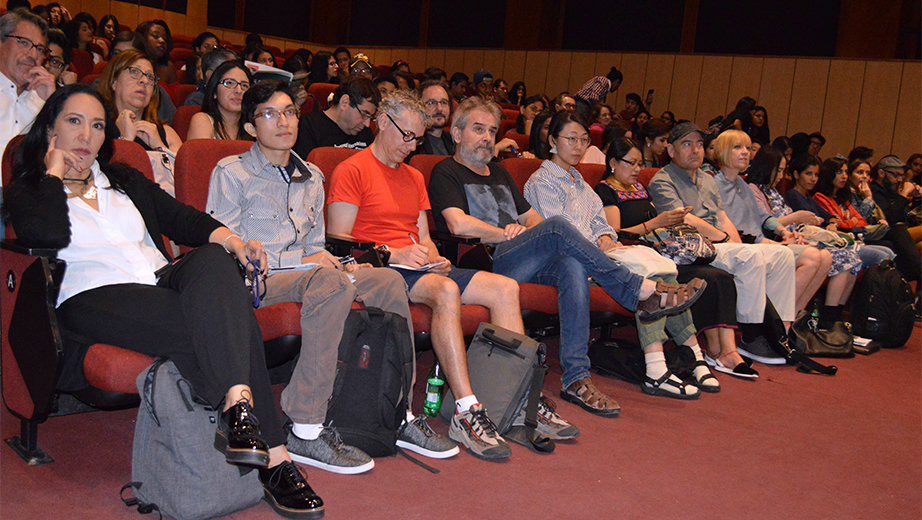 Público que asistió al X Festival Internacional de Poesía de Guayaquil