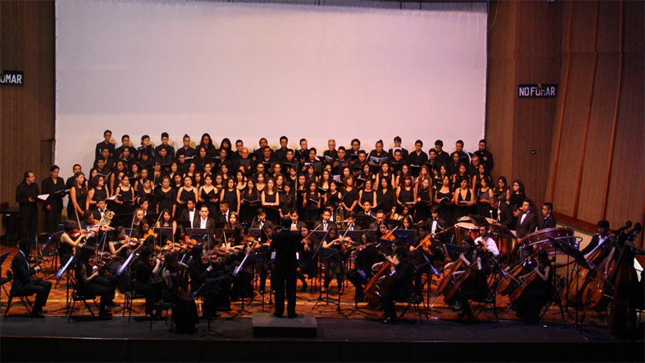 Coro de la UPS sede Quito participando en el proyecto
