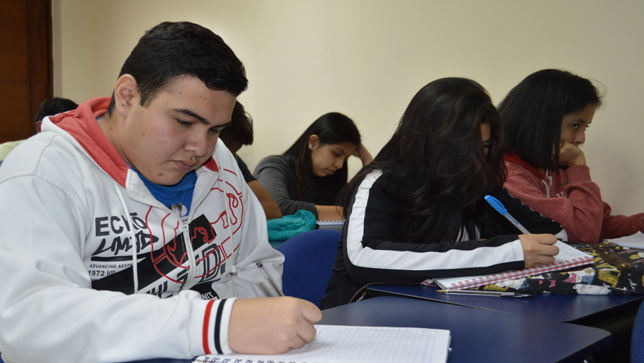 Estudiantes inician nuevo periodo académico.