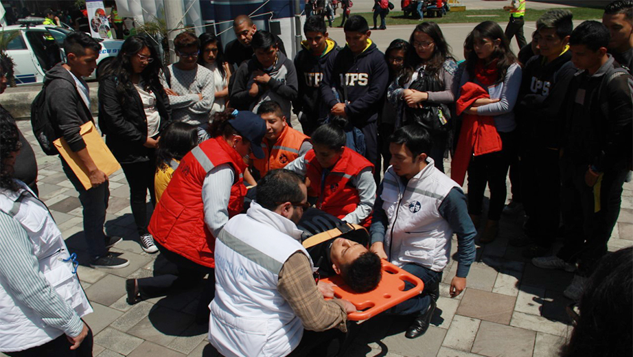 Simulacro de primeros auxilios realizado por personal que conforma las brigadas de la sede Quito