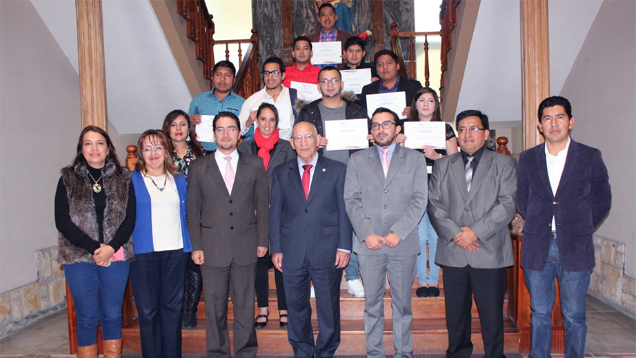 UPS students, professors and officilas with CPCCS representatives