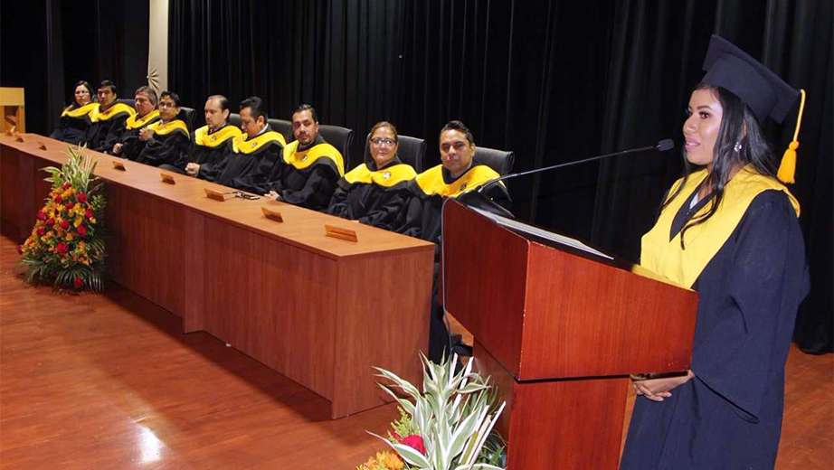 La Ingeniera Jaqueline Jara Camejo, durante su discurso