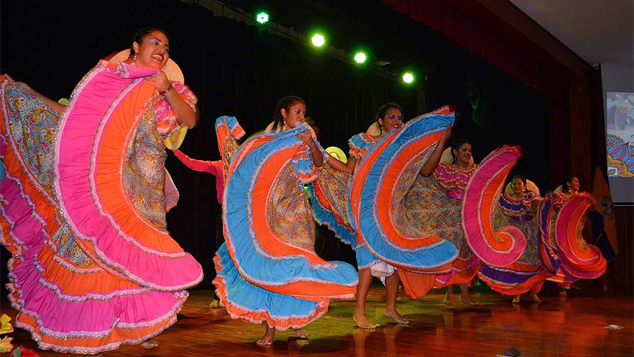 Grupo de Folclórico Costumbres de mi Pueblo