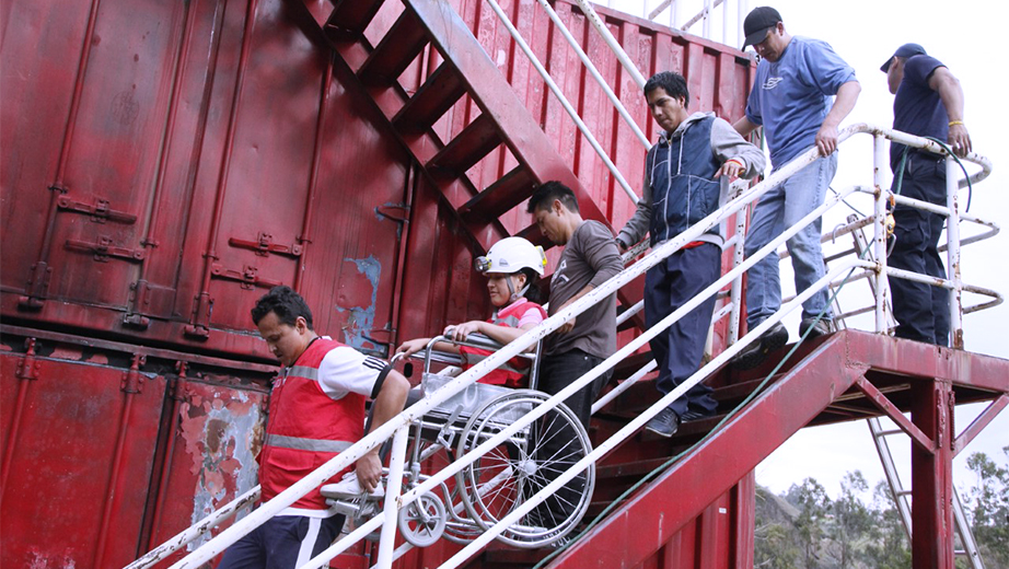 Participants evacuating a disabled person