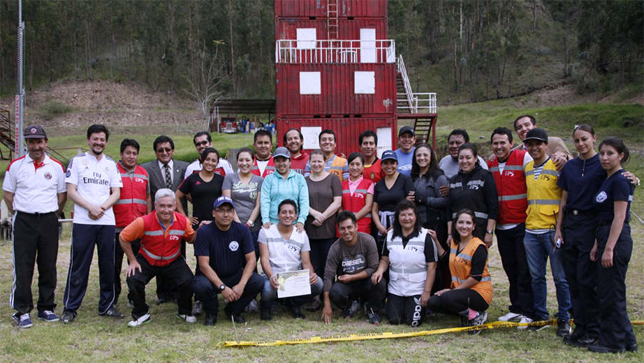 Participantes en la competencia Interbrigadas de la UPS-Cuenca