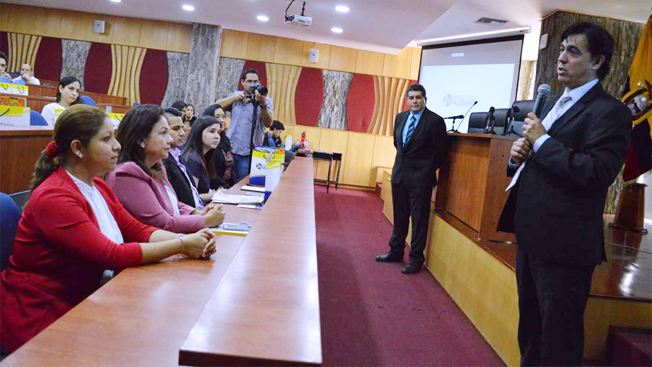 Eco. Andrés Bayolo, vicerrector de la UPS sede Guayaquil durante su intervención en el Tour Empresarial