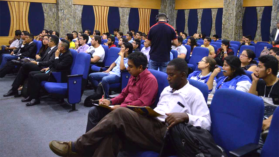 Estudiantes participantes en la VI Jornada de investigación de la cátedra de Ingeniería Industrial