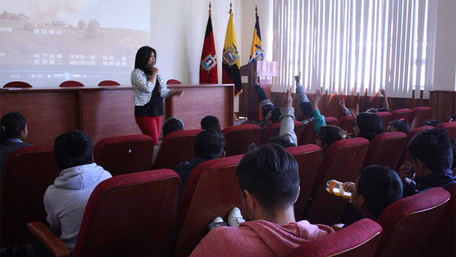 Docentes y estudiantes de la UPS que colaboraron con el cine - foro organizado por la ASU Utopía