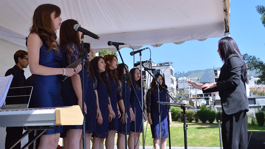 Participación del Coro UPS en la celebración de la eucaristía para los 20 años de la carrera de Ingeniería de Sistemas