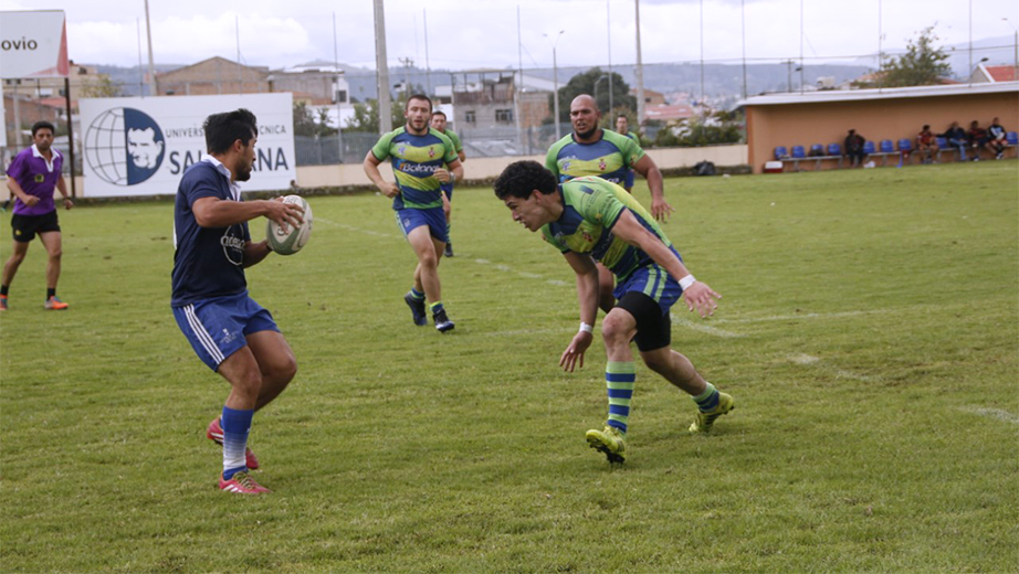 Jugadores de los Jíbaros (Verdes) en la disputa de uno de los partidos del campeonato