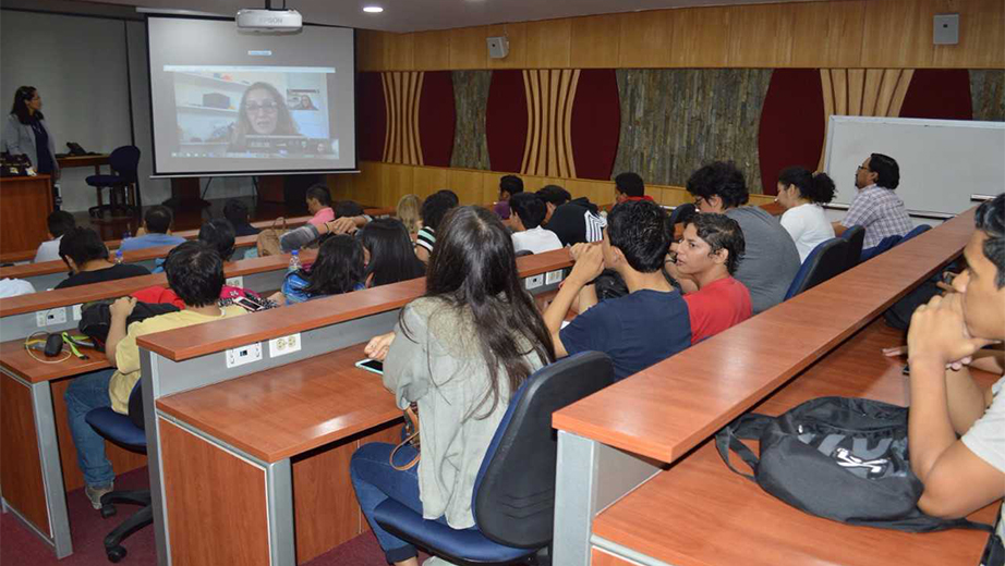 Videoconferencia con Roxana Catellano, presidenta de la Fundación Creática de Montevideo (Uruguay)