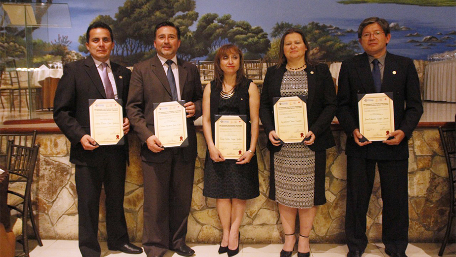 Homenajeados que cumplen 20 años de labores en la UPS