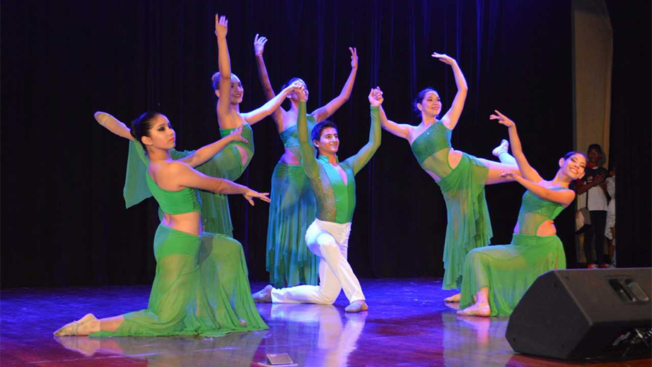 Escuela de Ballet Daniel Vera durante su presentación