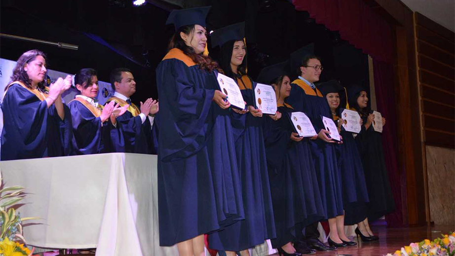 Entrega de título a los nuevos profesionales del campus El Sur