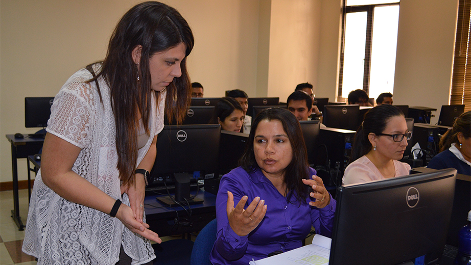 Dra. Carmen Moret, investigadora española, en la realización de su workshop dictados en el CITIS 2017