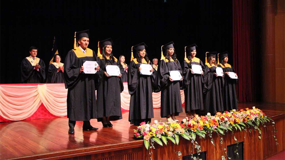 Ceremonia de Incorporación de los nuevos graduados de la UPS sede Cuenca