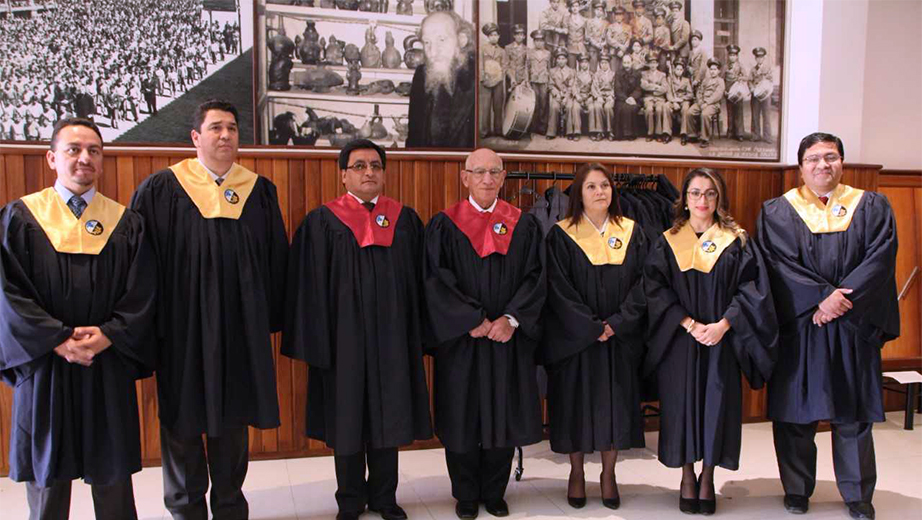 Autoridades de la UPS en una de las ceremonias de graduación