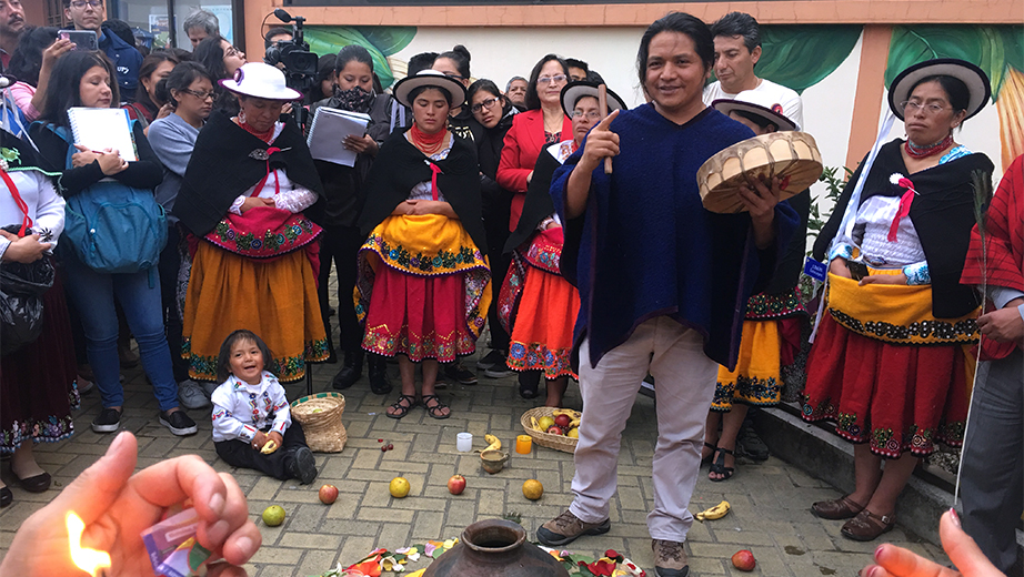 Taita Marco del Grupo ASU Intercultural Yachaykun en el ritual del Inti Raymi