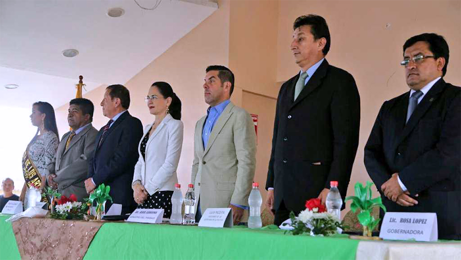 Autoridades que presidieron la ceremonia de incorporación de los nuevos artesanos de la provincia de El Oro