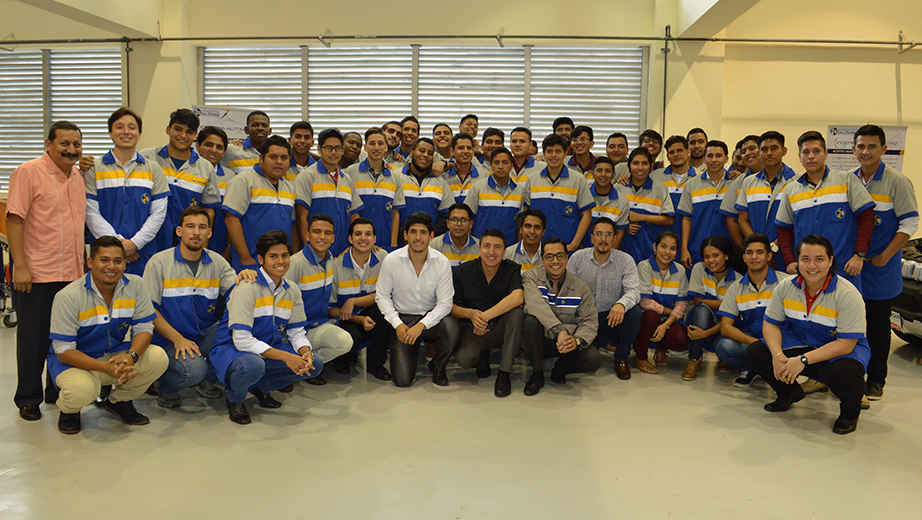 Students and professors of automotive engineering in Guayaquil