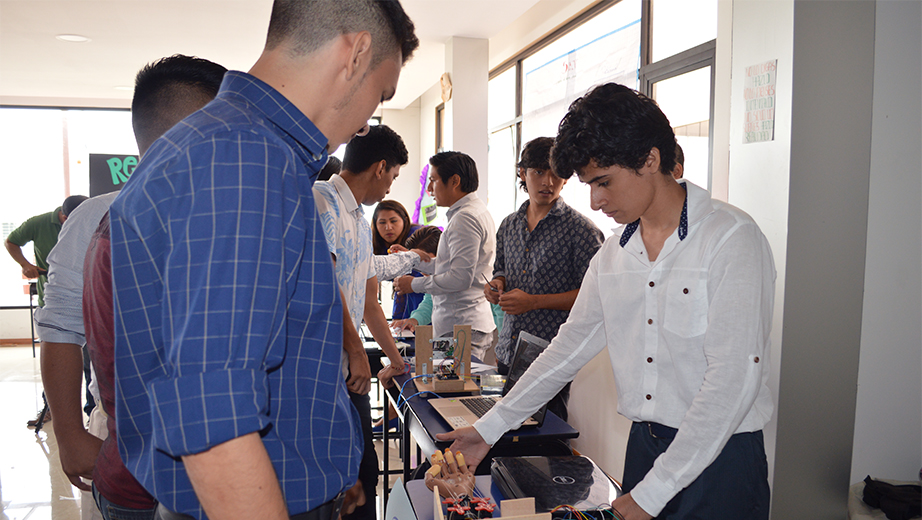 Estudiantes presentaron proyectos en la categoría de Futuros Mecatrónicos