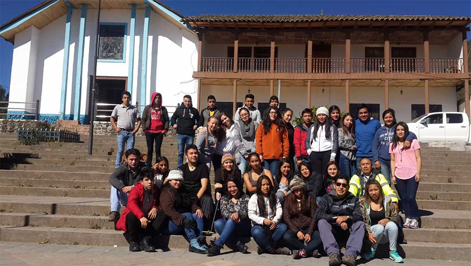 Estudiantes de Educación Básica y Educación Inicial en la parroquia Jima