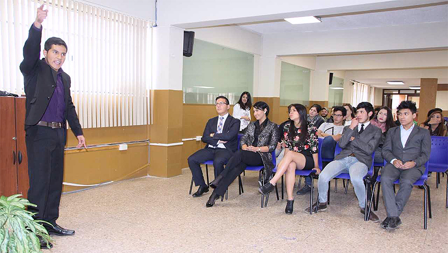 Participación del estudiante Israel Vivanco, ganador Del II Concurso de Oratoria