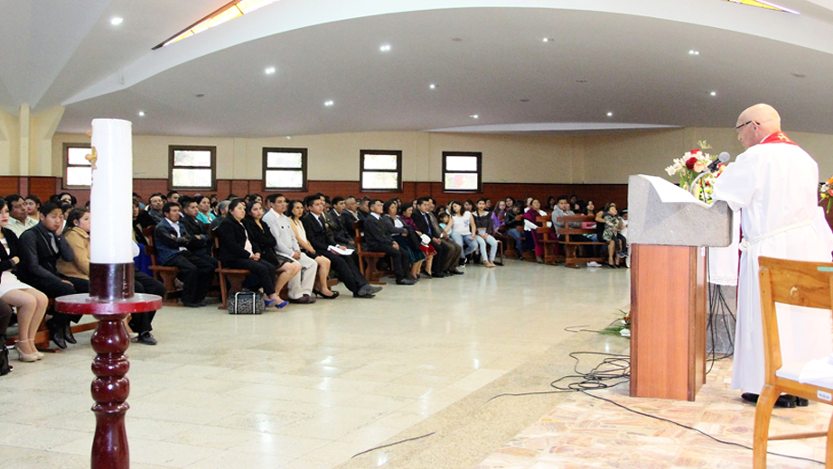 Eucaristía de Acción de Gracias para los nuevos graduados presidida por el Padre Javier Herrán