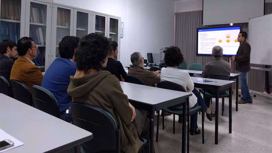 Diego Cabrera presenting his paper in an international seminar