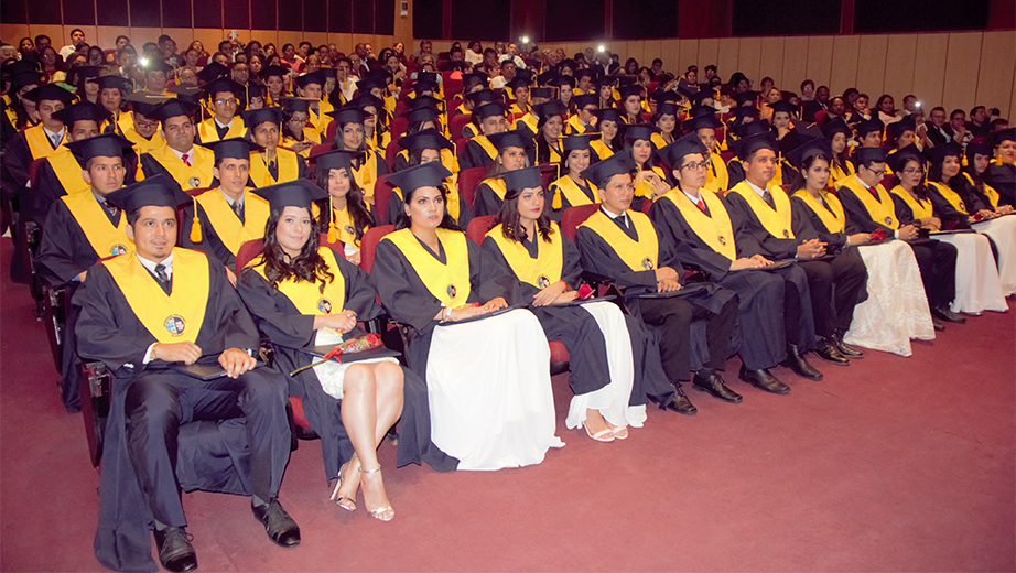 Ceremonia de graduación en el Campus Centenario
