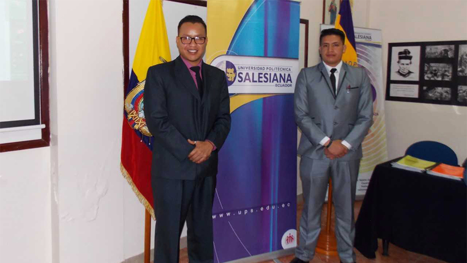 Stalin Ladino y Richard Carrión durante la entrega del proyecto