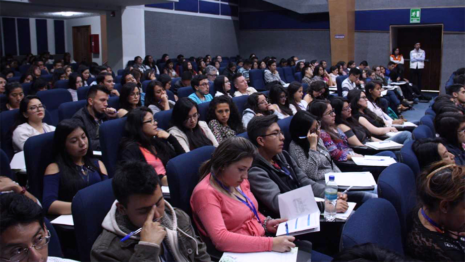 University students from different Ecuadorian universities who attended the Congress
