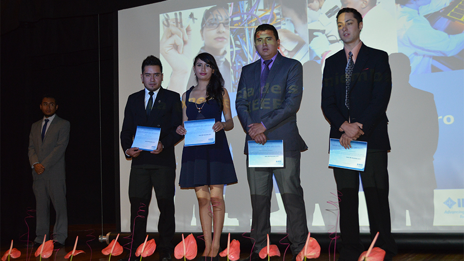 Directorio de la Rama Estudiantil IEEE: (de izq.) Edison Agreda, (presidente); Jéssica Ramírez (vicepresidenta); Henry Prado, (secretario) y Alejandro Saragosin (tesorero)