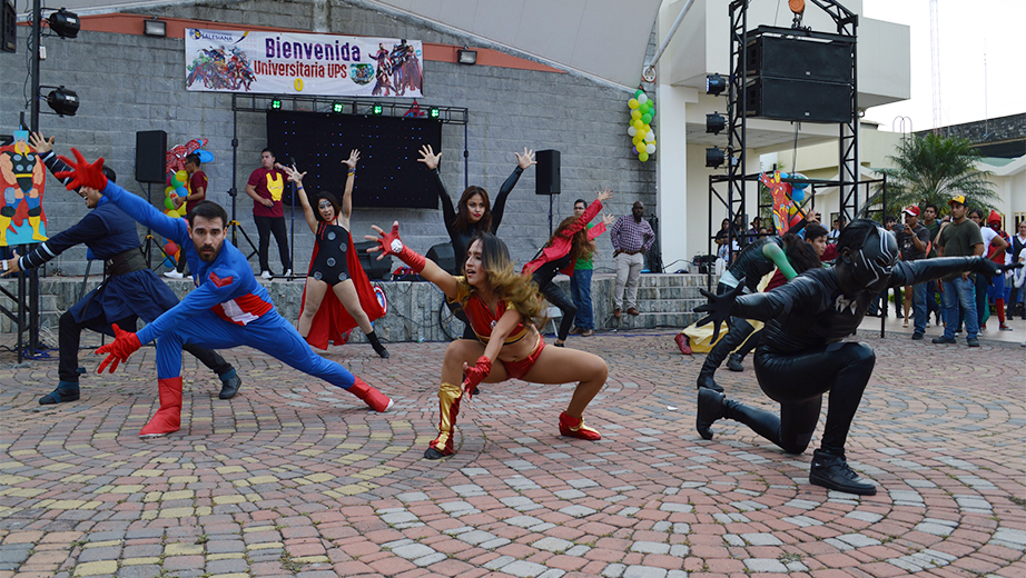 Grupo de Danza Moderna en la bienvenida universitaria 2018