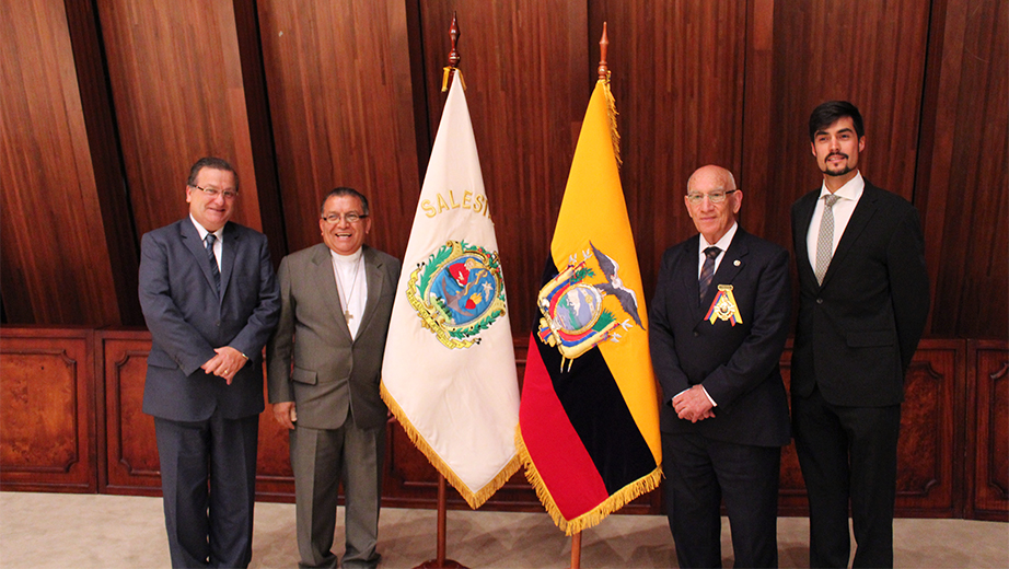 (de izq.) José Juncosa, Vicerrector Sede Quito; Francisco Sánchez, Inspector de los Salesianos en el Ecuador; P. Javier Herrán, Rector de la UPS; Bernardo Salgado, Relaciones Internacionales.