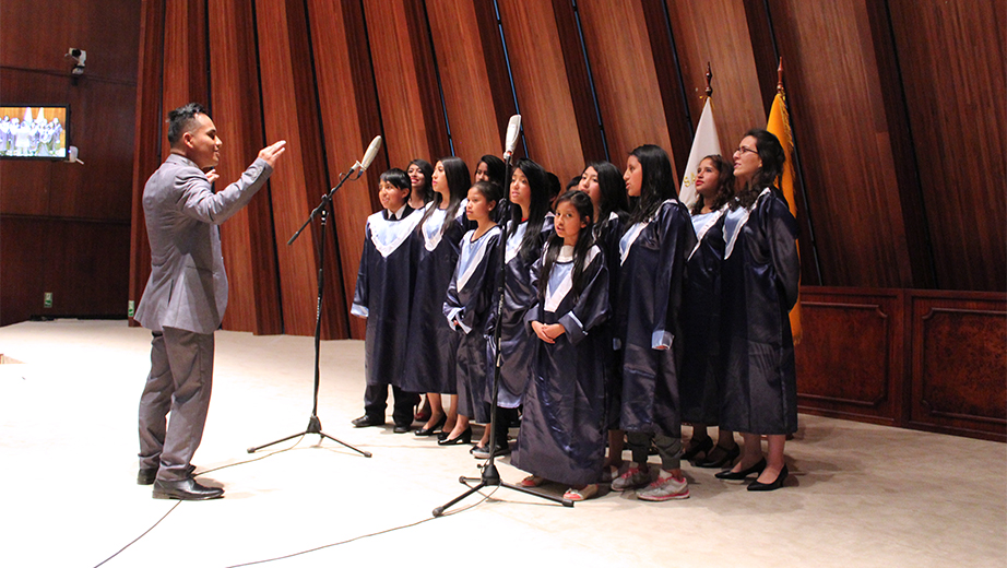 Coro de niños de GO.LA.SO interpretó dos canciones de su autoría en la ceremonia