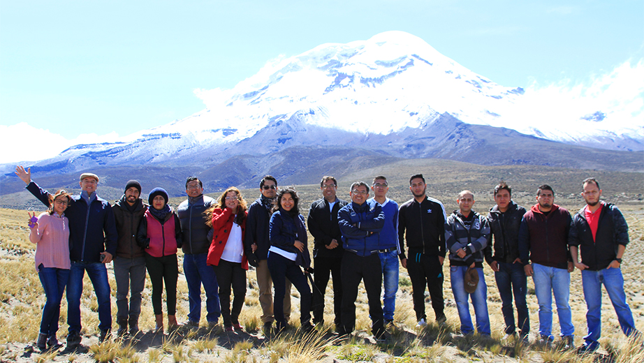 UPS students and professors in Salinas de Guaranda