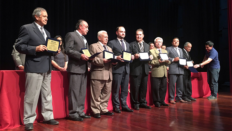 UPS entrega de reconocimiento a los propietarios de talleres automotrices con más de 30 años de labor en la ciudad de Cuenca