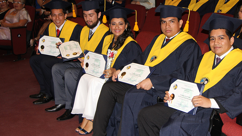 Nuevos profesionales de la Universidad Politécnica Salesiana.