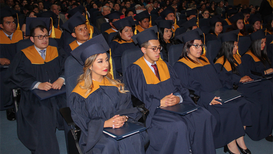 Ceremonia de incorporación en el Aula Magna Fray Bartolomé de las Casas del campus El Girón, sede Quito