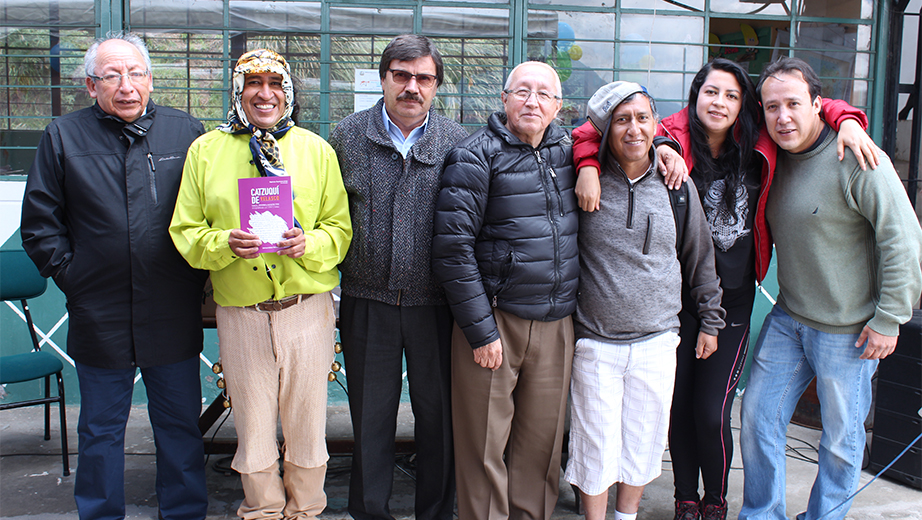 (De Izq.) Rubén Bravo, Aruka, Hernan Hermosa, Patricio Guerrero, Javier Herrera, Yajaira Suntasig y Cristian Montenegro, coordinadores del libro