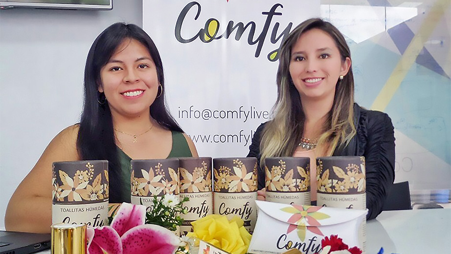 Karla Altamirano (i) y Paula Salazar (d), creadoras del proyecto