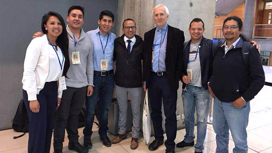 Estudiantes de Ingeniería Mecánica de la UPS sede Cuenca con expositores de Congreso del CLADS2017